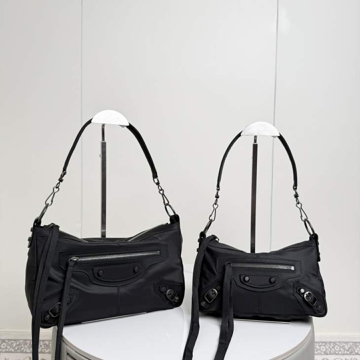Picture of Balenciaga Handbags _SKUfw240688439fw